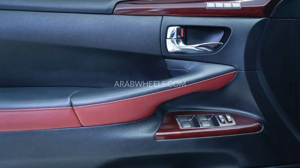 Lexus LX 2015 for Sale in Sharjah Image-10