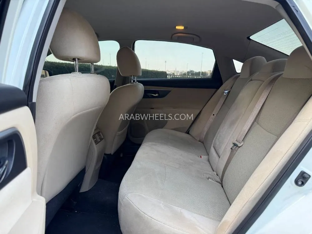 Nissan Altima 2016 for Sale in Sharjah Image-9