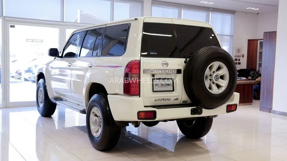 Nissan Patrol 2023 for Sale in Sharjah Image-17