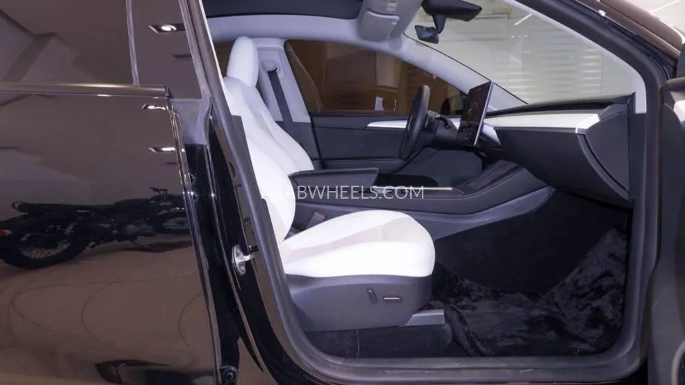 Tesla Model Y 2023 for Sale in Sharjah Image-15