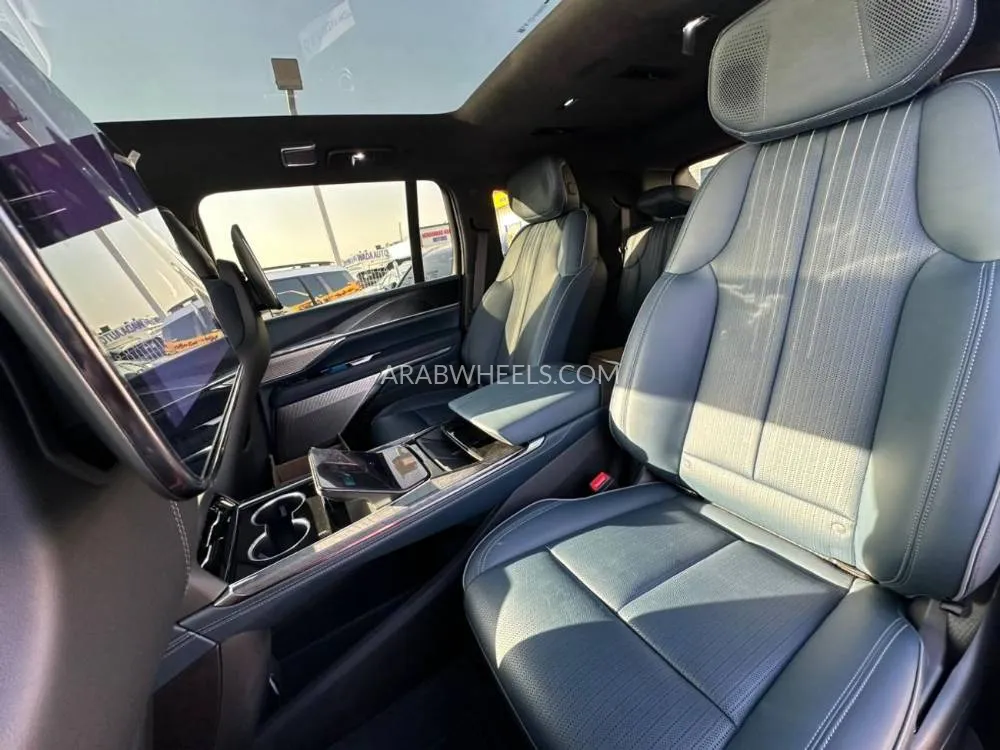 كاديلاك إسكاليد 2025 for Sale in دبي Image-9