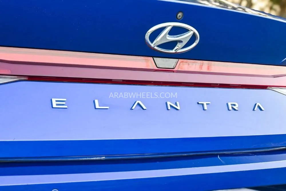 Hyundai Elantra 2022 for Sale in Sharjah Image-7