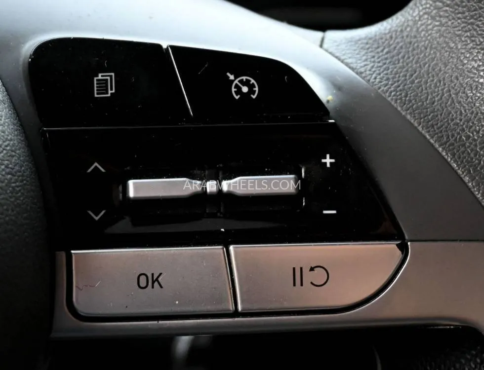 Hyundai Elantra 2022 for Sale in Sharjah Image-12