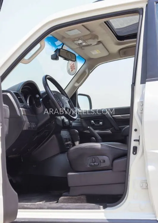 Mitsubishi Pajero 2022 for Sale in Sharjah Image-9