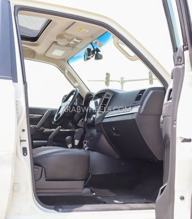 Mitsubishi Pajero 2022 for Sale in Sharjah Image-10