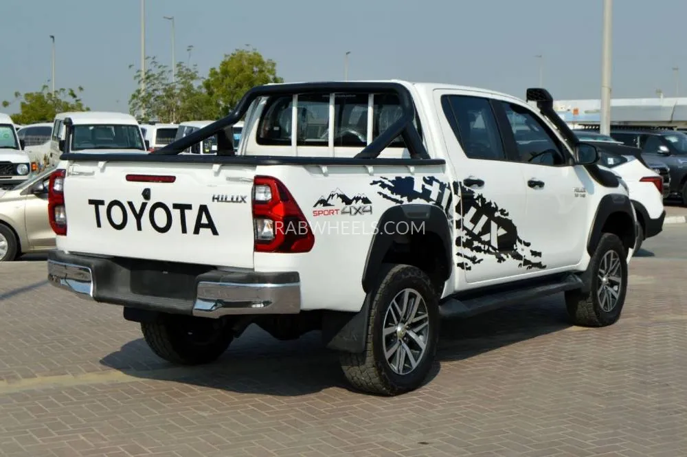 Toyota Hilux 2019 for Sale in Dubai Image-7