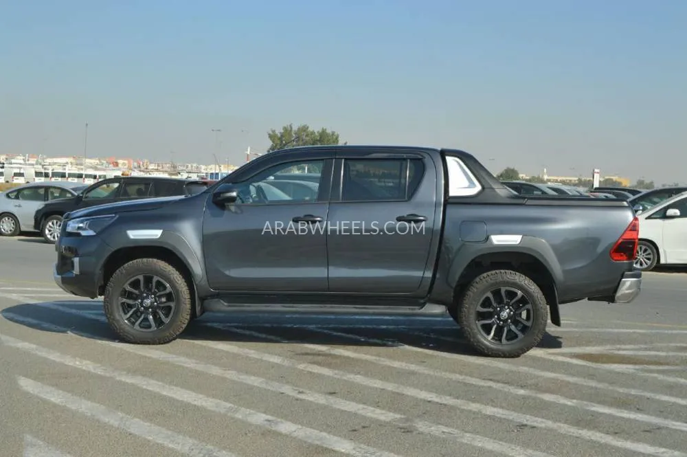 Toyota Hilux 2021 for Sale in Dubai Image-4