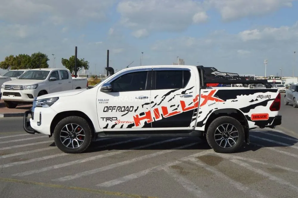 Toyota Hilux 2021 for Sale in Dubai Image-4