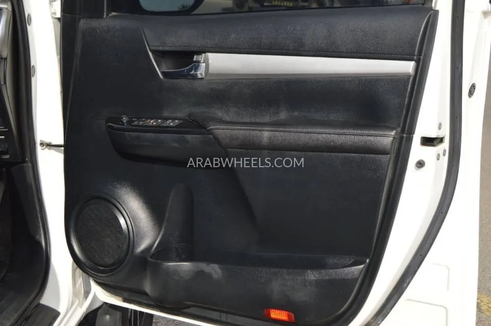 Toyota Hilux 2021 for Sale in Dubai Image-16
