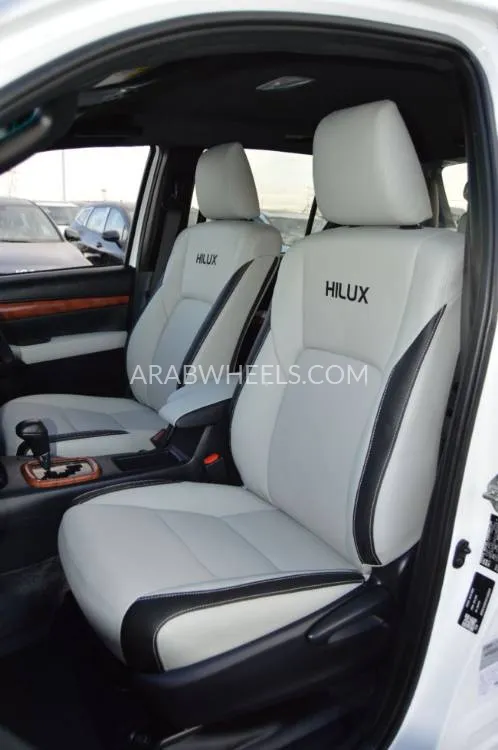 Toyota Hilux 2023 for Sale in Dubai Image-13