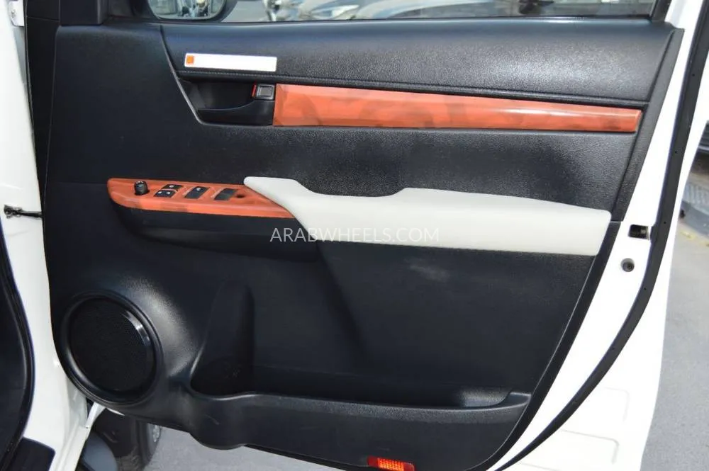 Toyota Hilux 2023 for Sale in Dubai Image-16