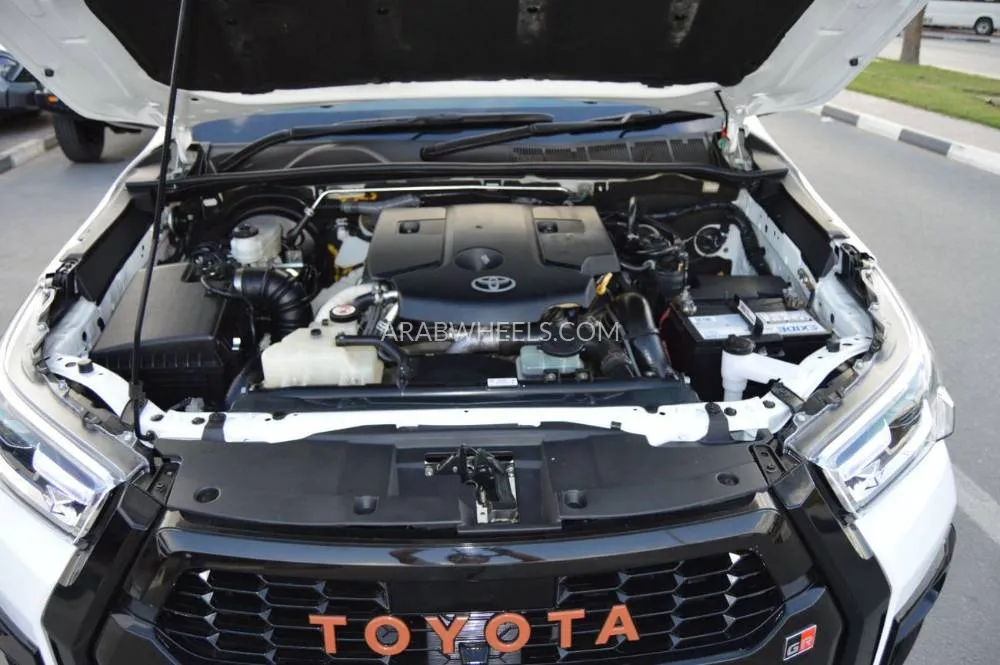 Toyota Hilux 2023 for Sale in Dubai Image-17