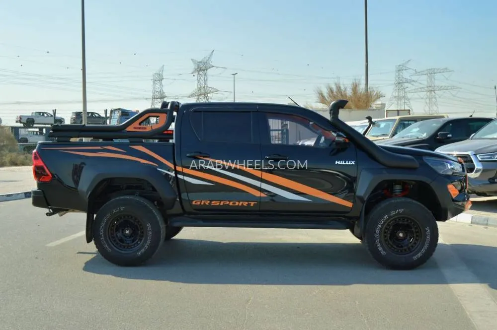 Toyota Hilux 2025 for Sale in Dubai Image-5