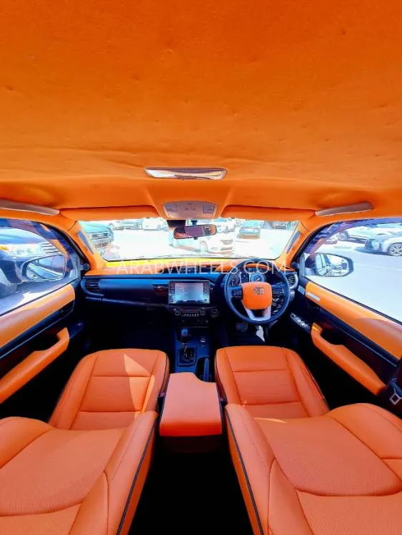 Toyota Hilux 2025 for Sale in Dubai Image-9