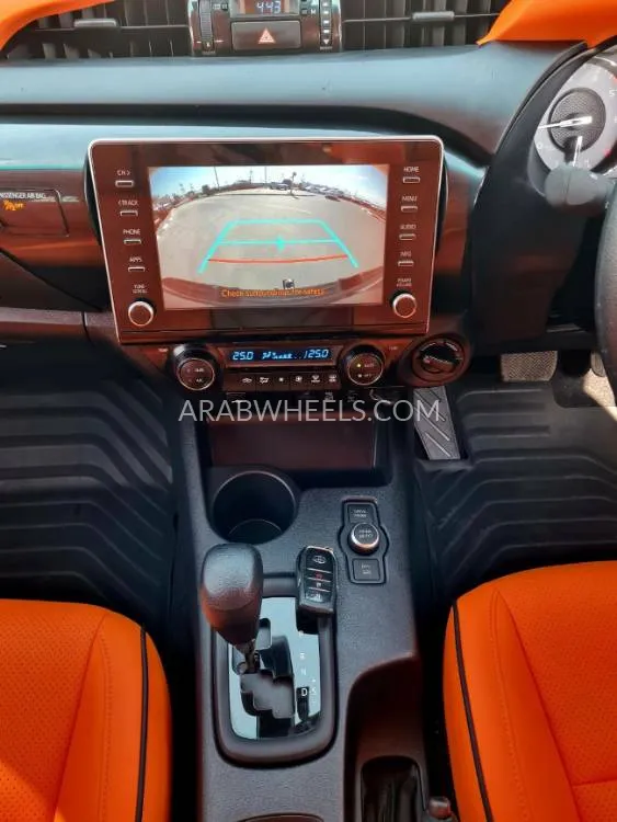 Toyota Hilux 2025 for Sale in Dubai Image-10