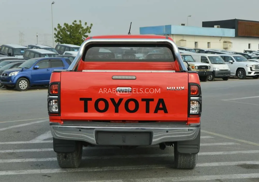 Toyota Hilux 2015 for Sale in Dubai Image-8