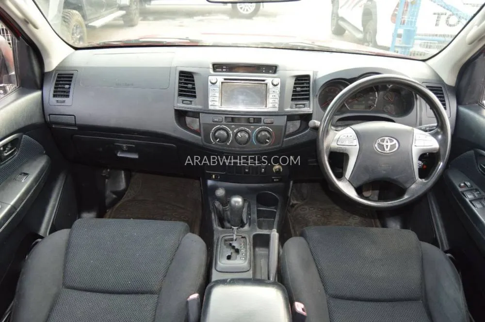 Toyota Hilux 2015 for Sale in Dubai Image-10