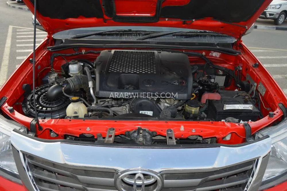 Toyota Hilux 2015 for Sale in Dubai Image-13