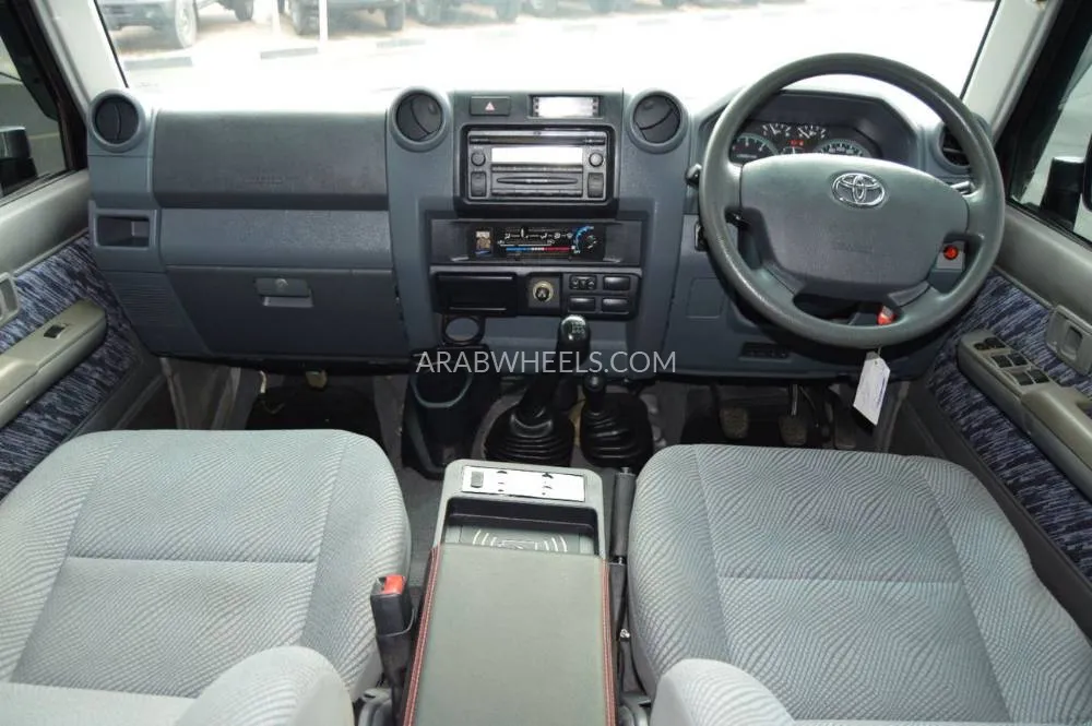 Toyota Land Cruiser 70 Series 2015 for Sale in Dubai Image-11