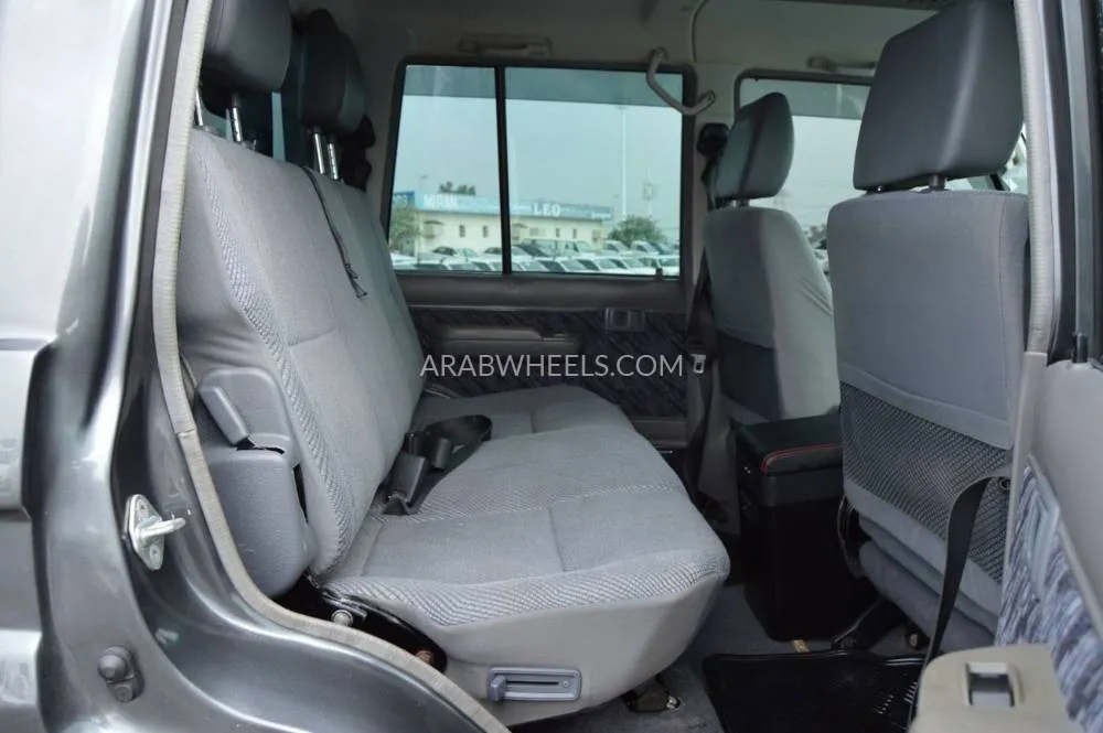 Toyota Land Cruiser 70 Series 2015 for Sale in Dubai Image-13