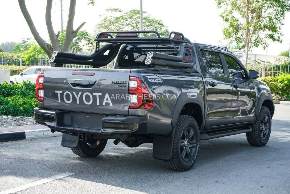 Toyota Hilux 2018 for Sale in Dubai Image-5