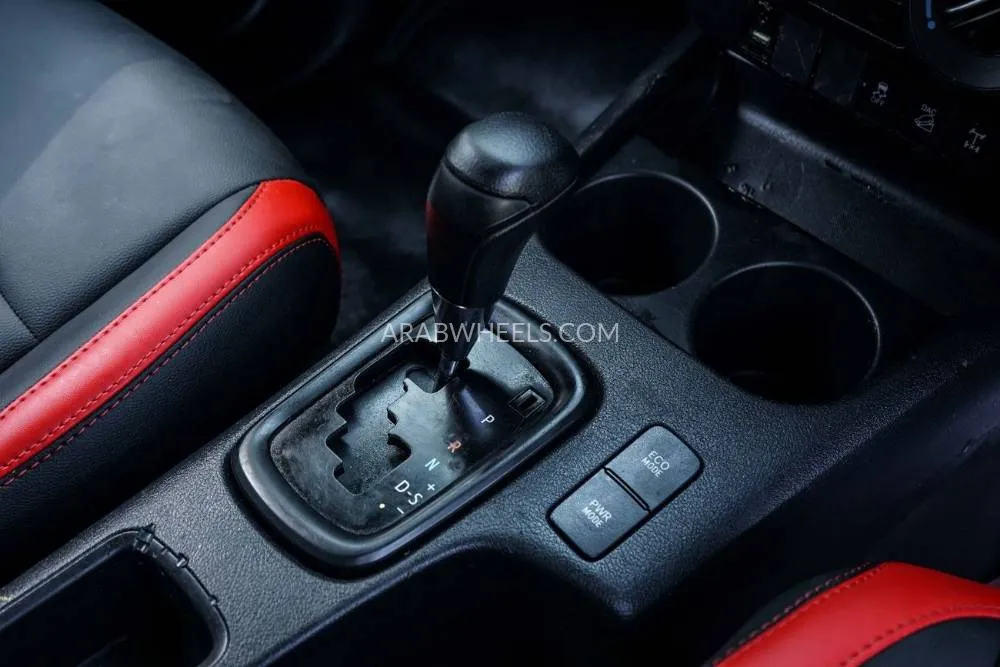 Toyota Hilux 2018 for Sale in Dubai Image-15