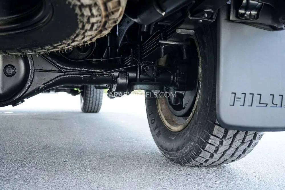 Toyota Hilux 2018 for Sale in Dubai Image-18