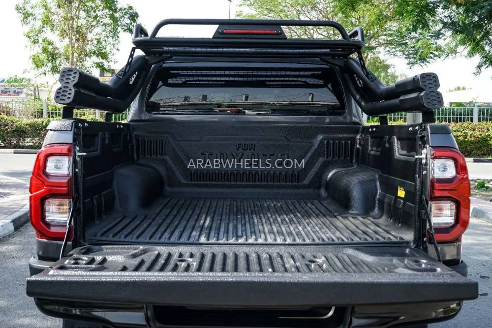 Toyota Hilux 2018 for Sale in Dubai Image-22