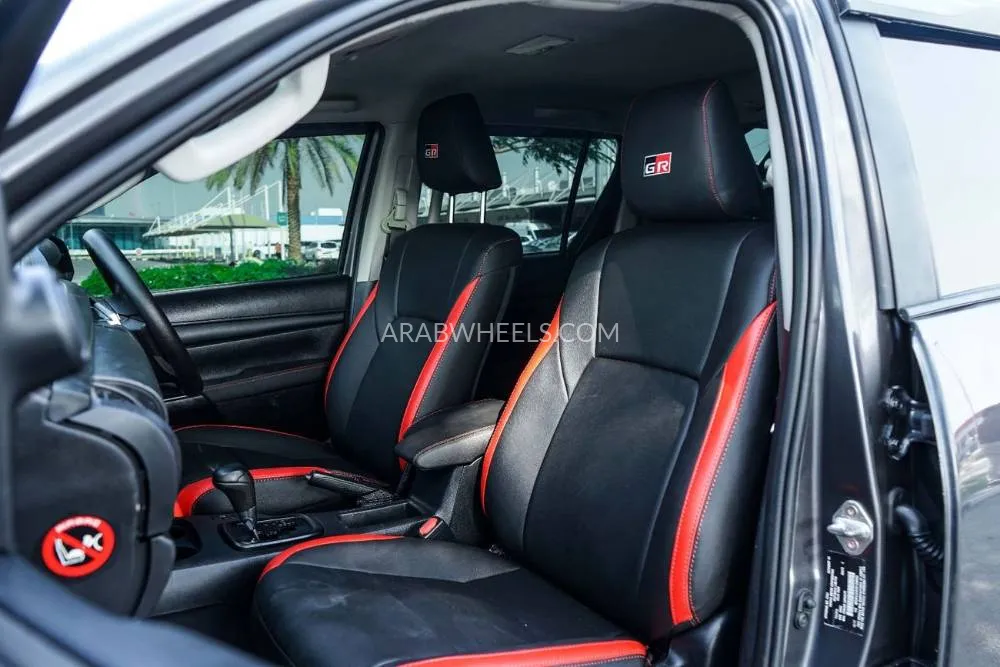 Toyota Hilux 2018 for Sale in Dubai Image-26