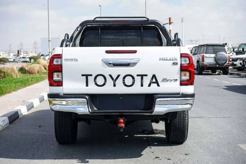Toyota Hilux 2021 for Sale in Dubai Image-5