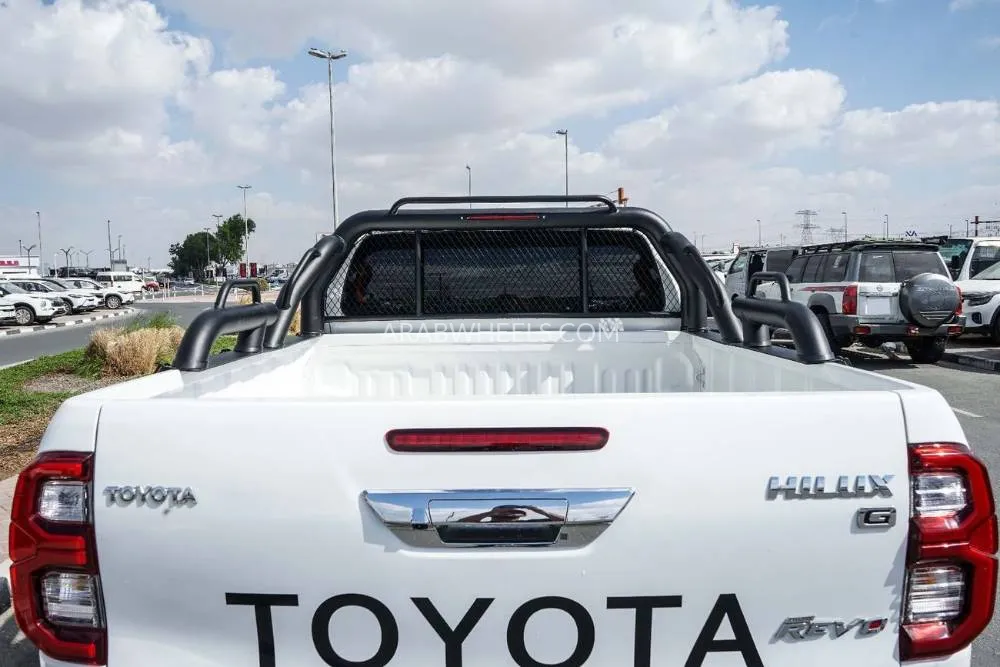 Toyota Hilux 2021 for Sale in Dubai Image-19