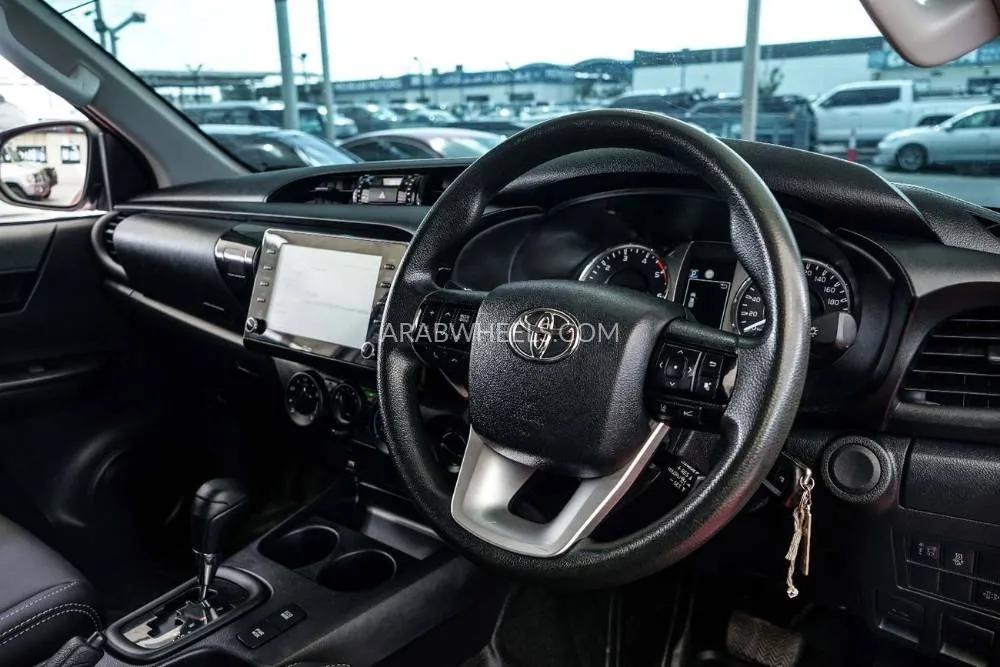 Toyota Hilux 2021 for Sale in Dubai Image-28