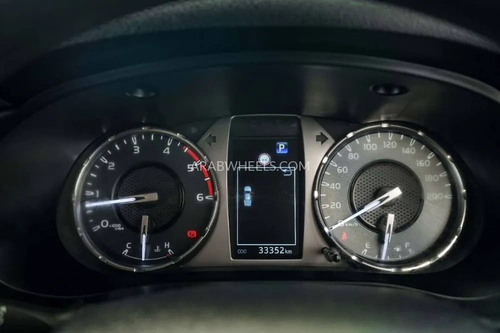 Toyota Hilux 2023 for Sale in Dubai Image-15