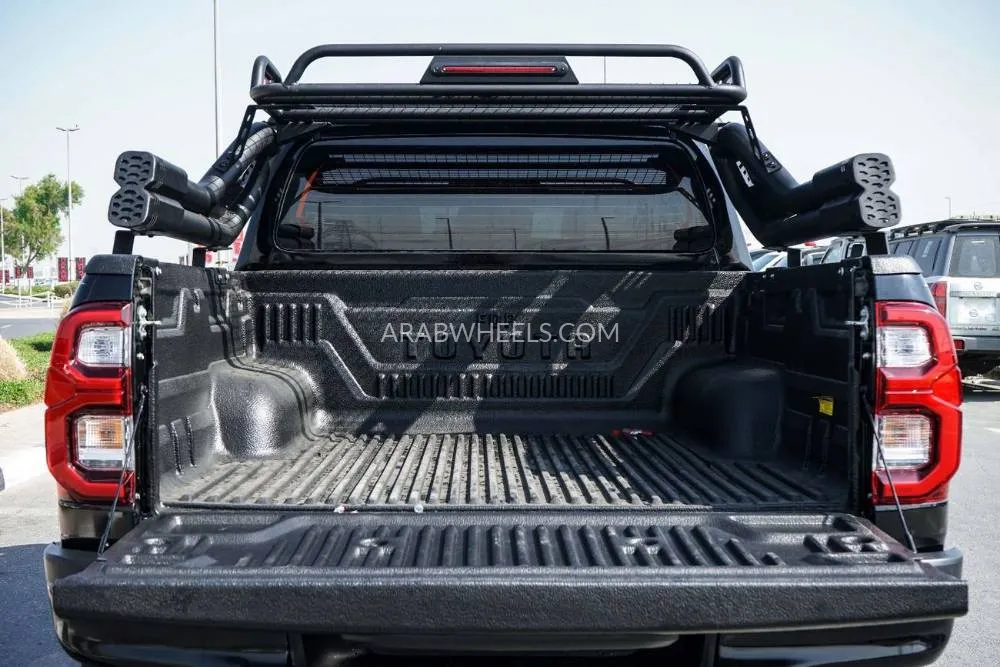 Toyota Hilux 2023 for Sale in Dubai Image-19