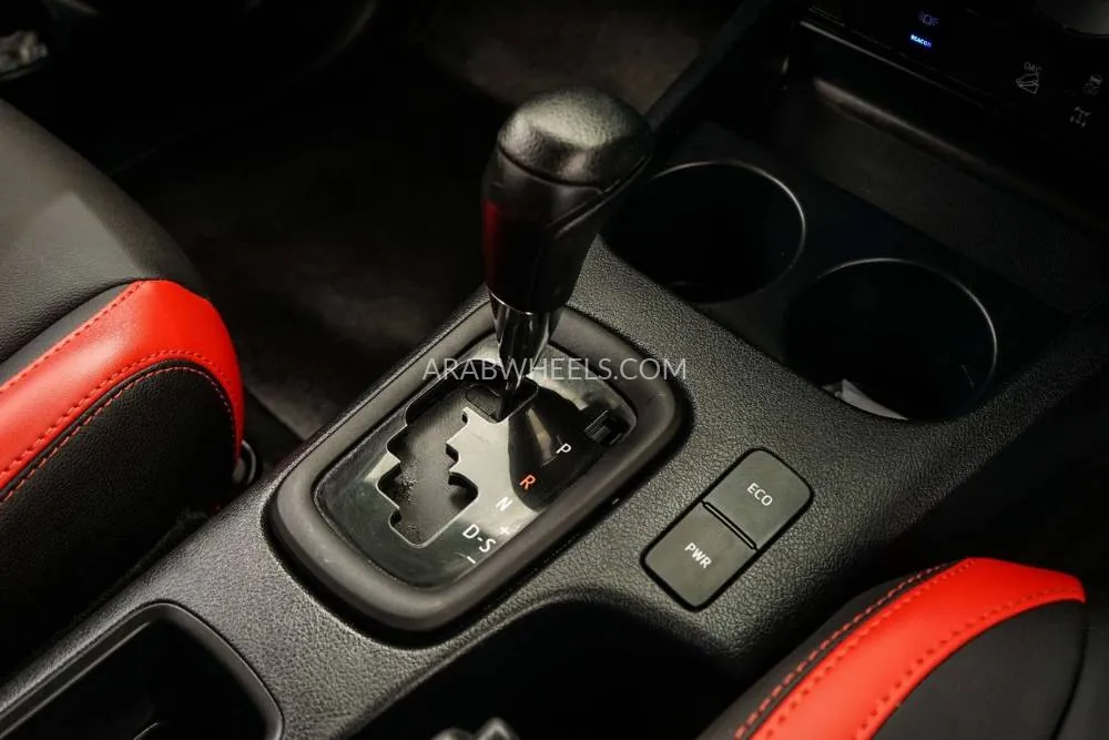 Toyota Hilux 2023 for Sale in Dubai Image-23