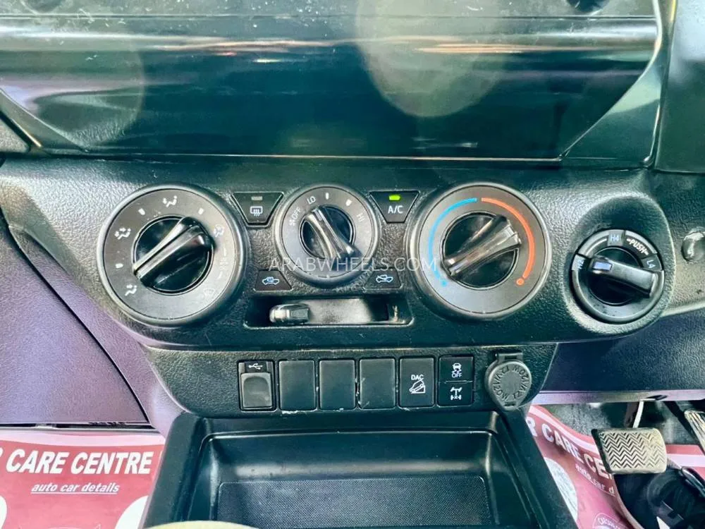 Toyota Hilux 2023 for Sale in Dubai Image-14