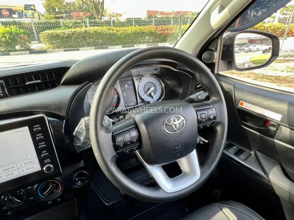 Toyota Hilux 2023 for Sale in Dubai Image-15