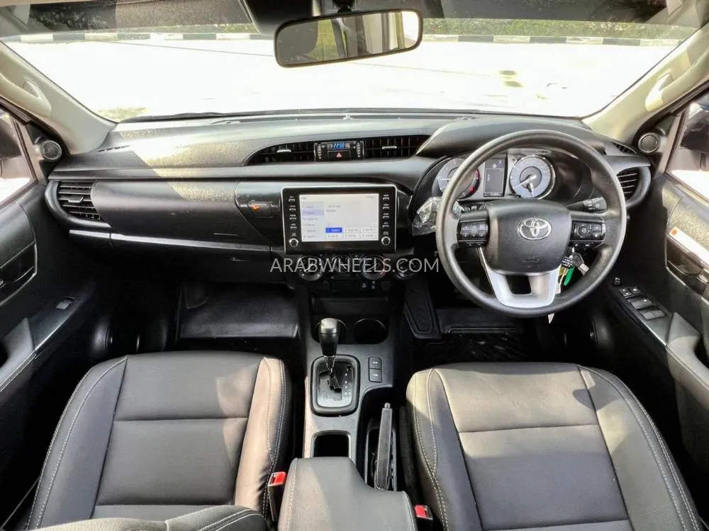 Toyota Hilux 2023 for Sale in Dubai Image-18