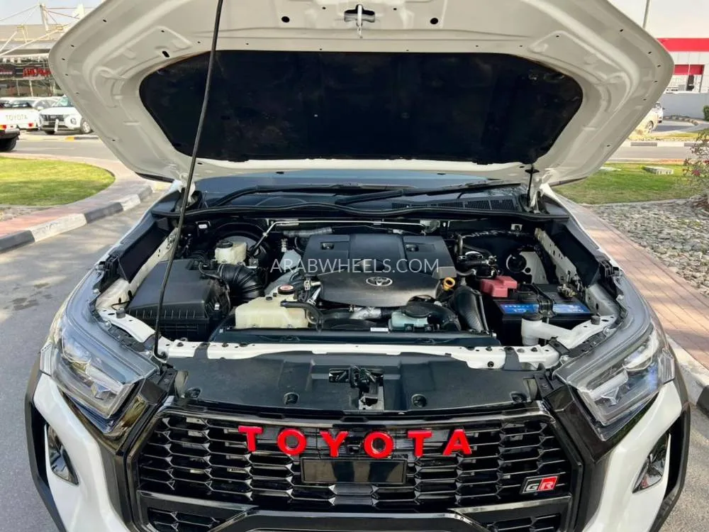 Toyota Hilux 2023 for Sale in Dubai Image-21
