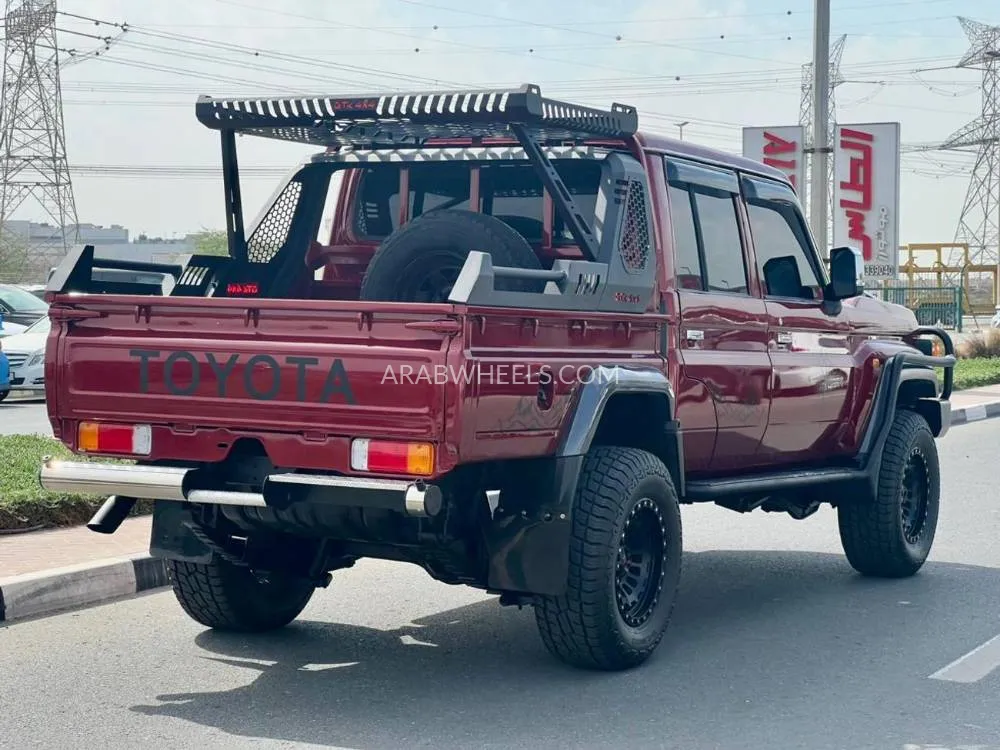 Toyota Land Cruiser 70 Series 2017 for Sale in Dubai Image-4