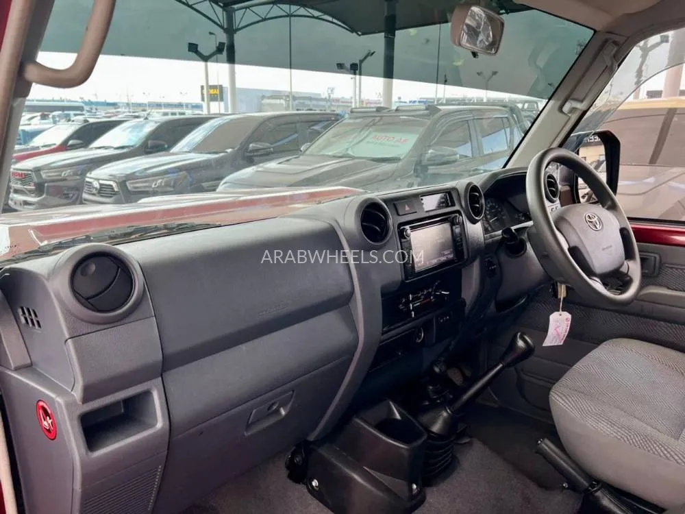 Toyota Land Cruiser 70 Series 2017 for Sale in Dubai Image-15
