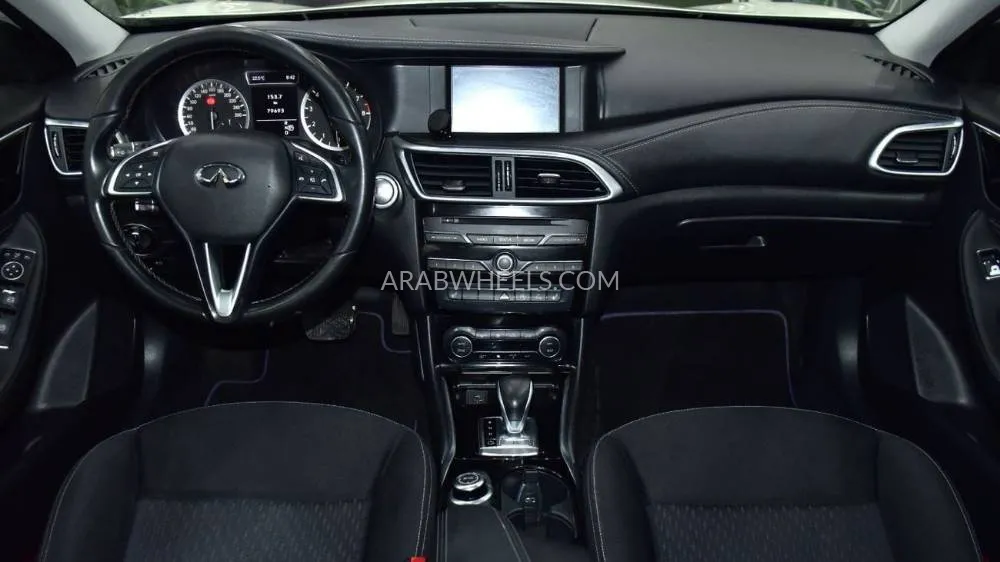 إنفينيتي Q30 2018 for Sale in دبي Image-11
