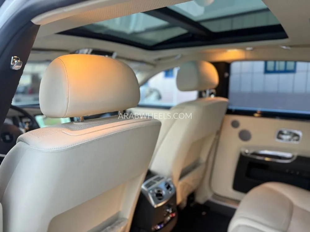 Rolls Royce Ghost 2016 for Sale in Dubai Image-10