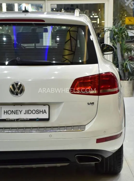 Volkswagen Touareg 2014 for Sale in Dubai Image-9
