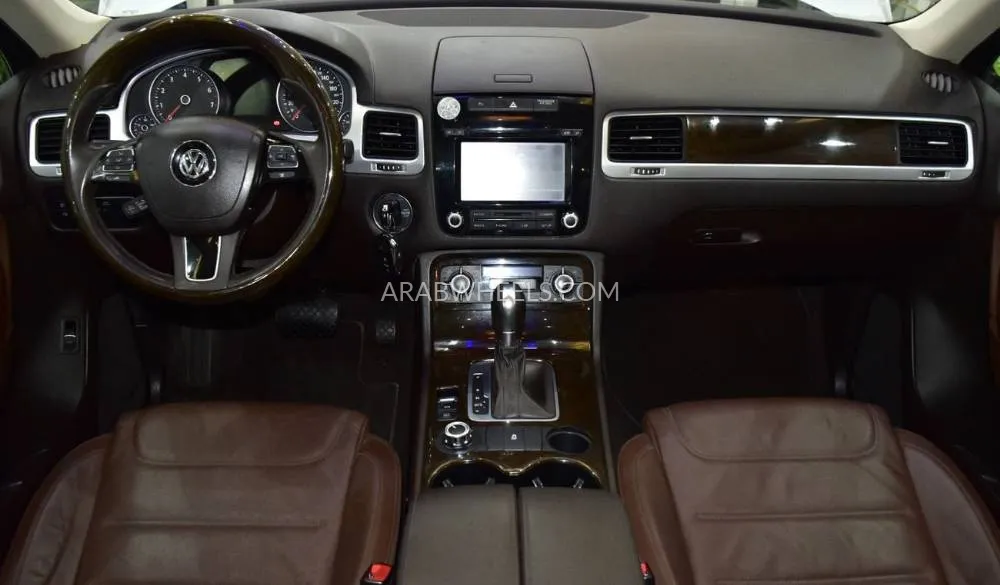 Volkswagen Touareg 2014 for Sale in Dubai Image-11