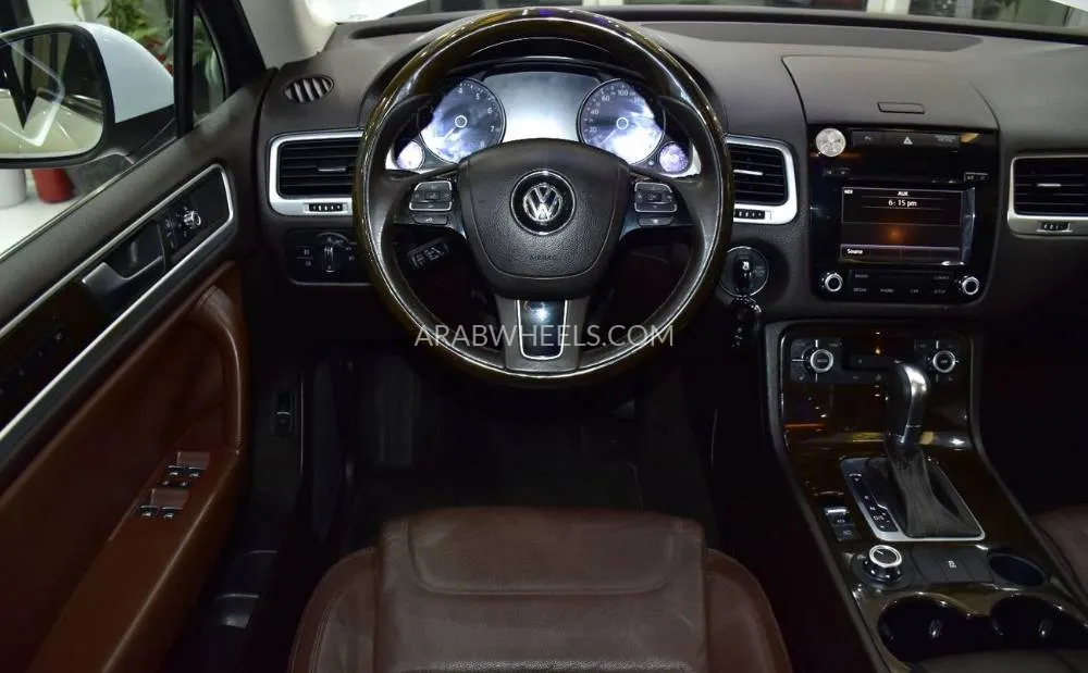 Volkswagen Touareg 2014 for Sale in Dubai Image-12