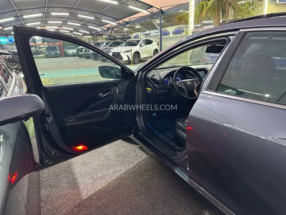 Hyundai Azera 2012 for Sale in Ajman Image-5