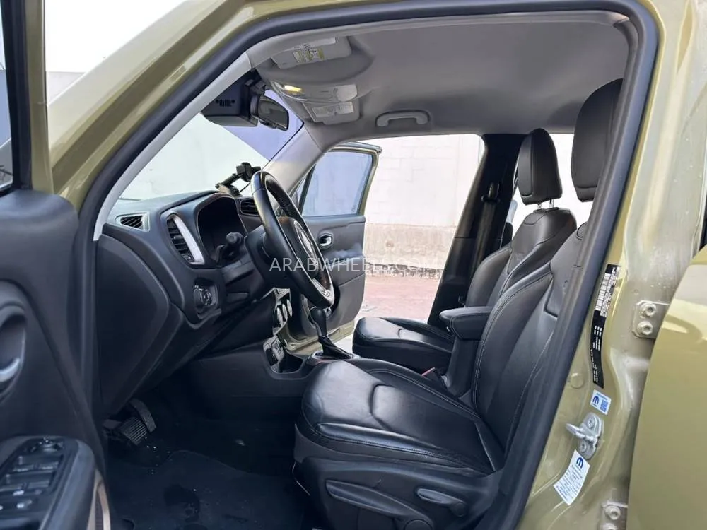 Jeep Renegade 2015 for Sale in Sharjah Image-8