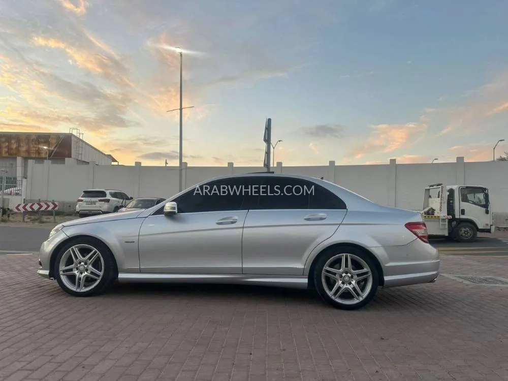 Mercedes Benz C Class 2010 for Sale in Sharjah Image-3