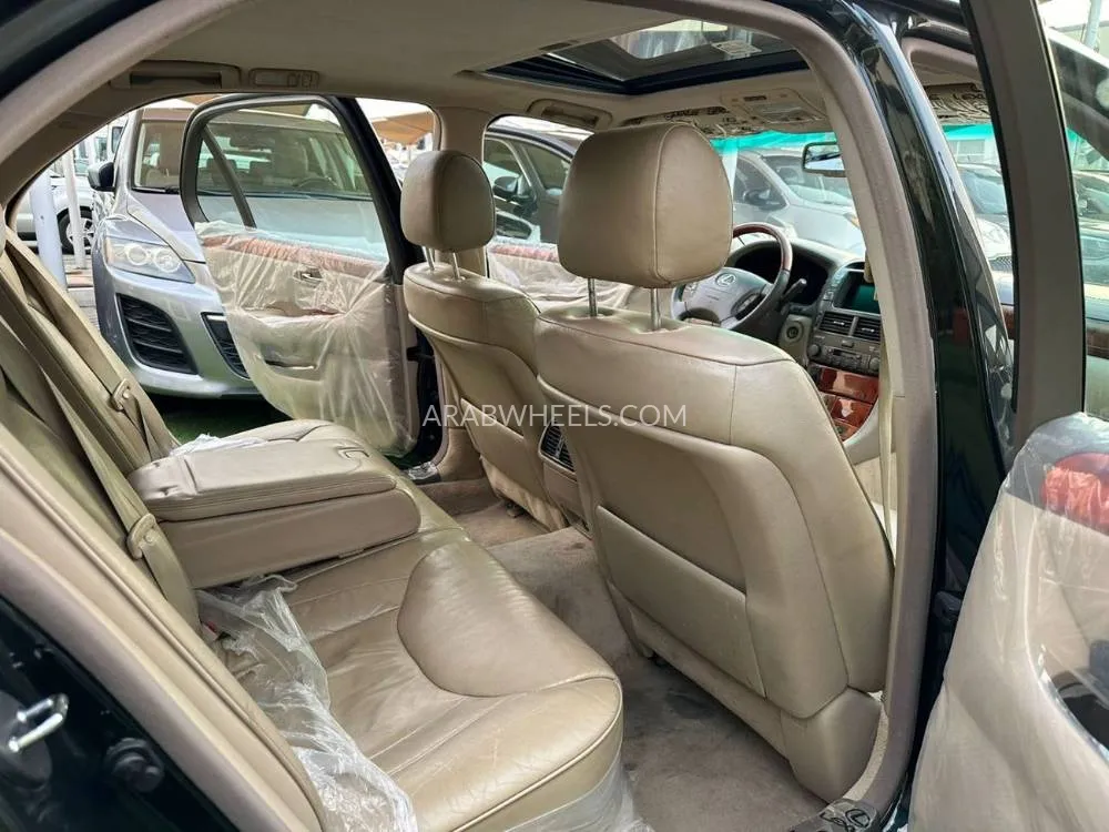 Lexus LS 2002 for Sale in Sharjah Image-8